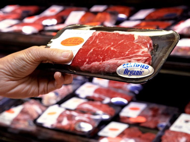 How does red meat increase risk of heart disease?